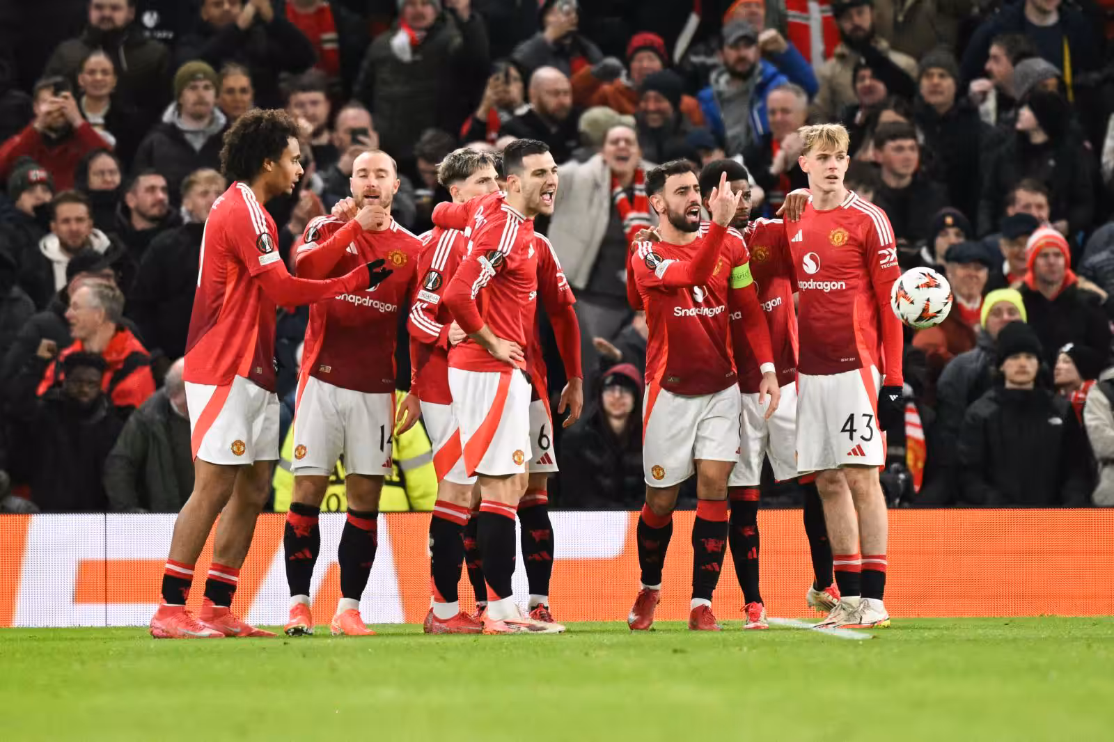 กลุ่มแฟนแมนยู ผิดหวังสโมสรขึ้นราคาตั๋วปี ฤดูกาลหน้า สวนทางผลงานทีม