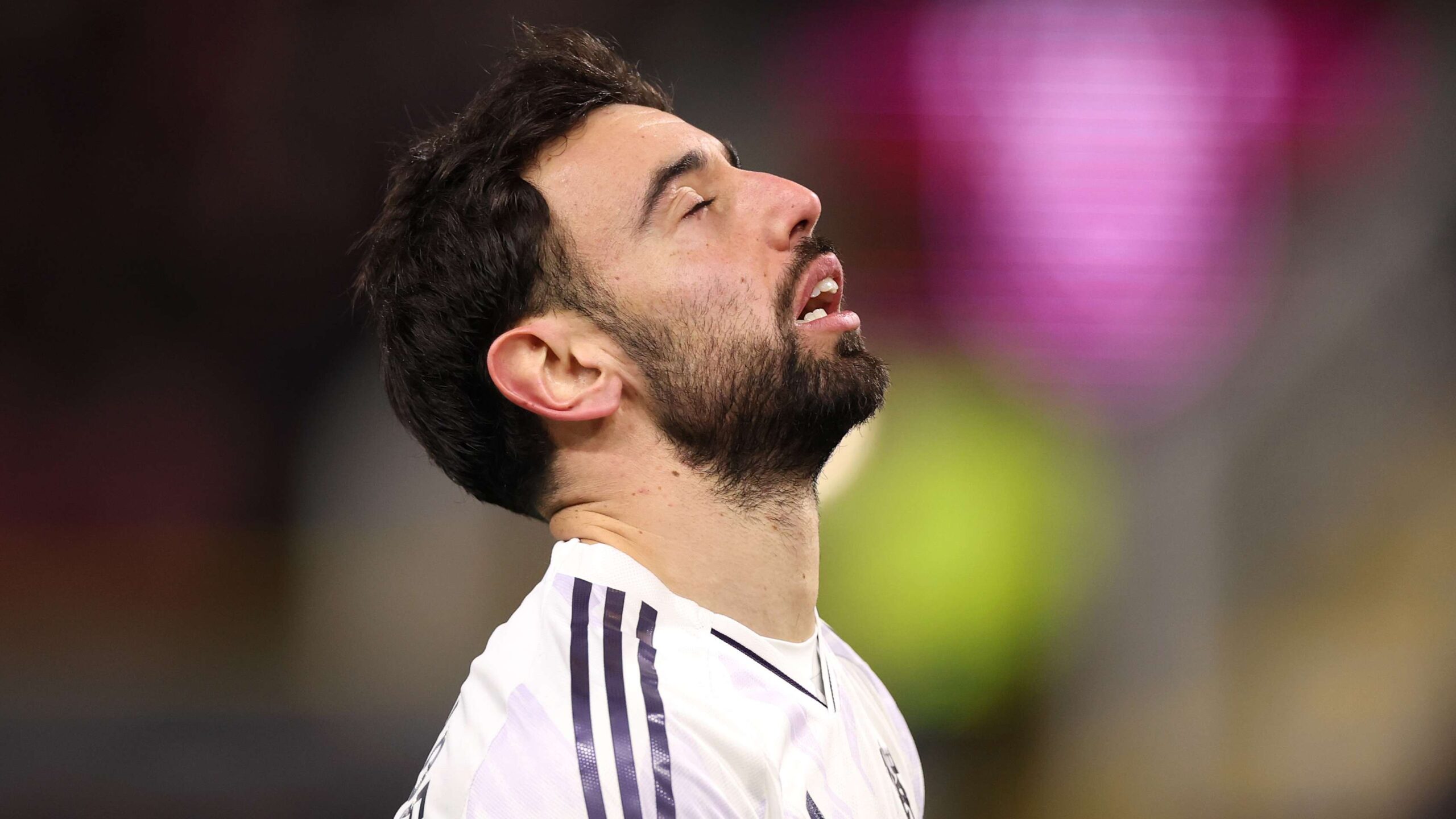 Bruno Fernandes อาจเลิกเล่นกับ Man Utd?! ดาวดังในทีมเชื่อกัปตัน Red Devils เตรียมอำลา Old Trafford