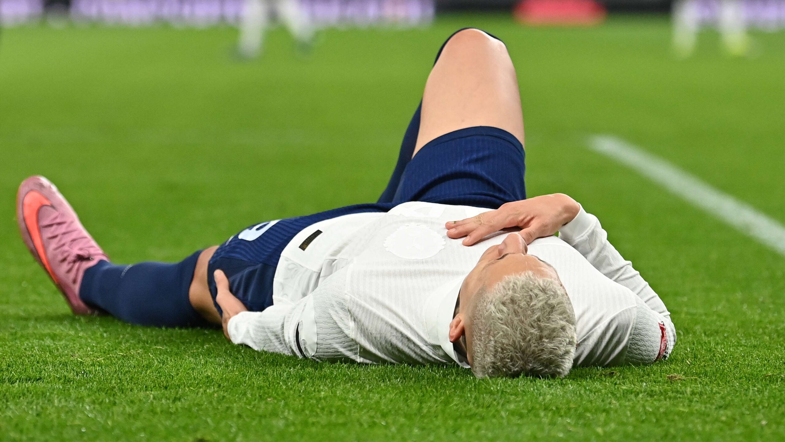วิกฤตอาการบาดเจ็บของ Tottenham รุนแรงขึ้นอีก! Richarlison เดินกะเผลกออกจากเกม FA Cup กับ Aston Villa หลังเจ็บต้นขา
