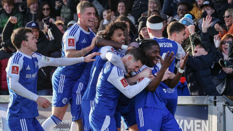 Macclesfield สโมสรลีกล่างสุดช็อกโลกเขี่ย Crystal Palace แชมป์ FA Cup ร่วง