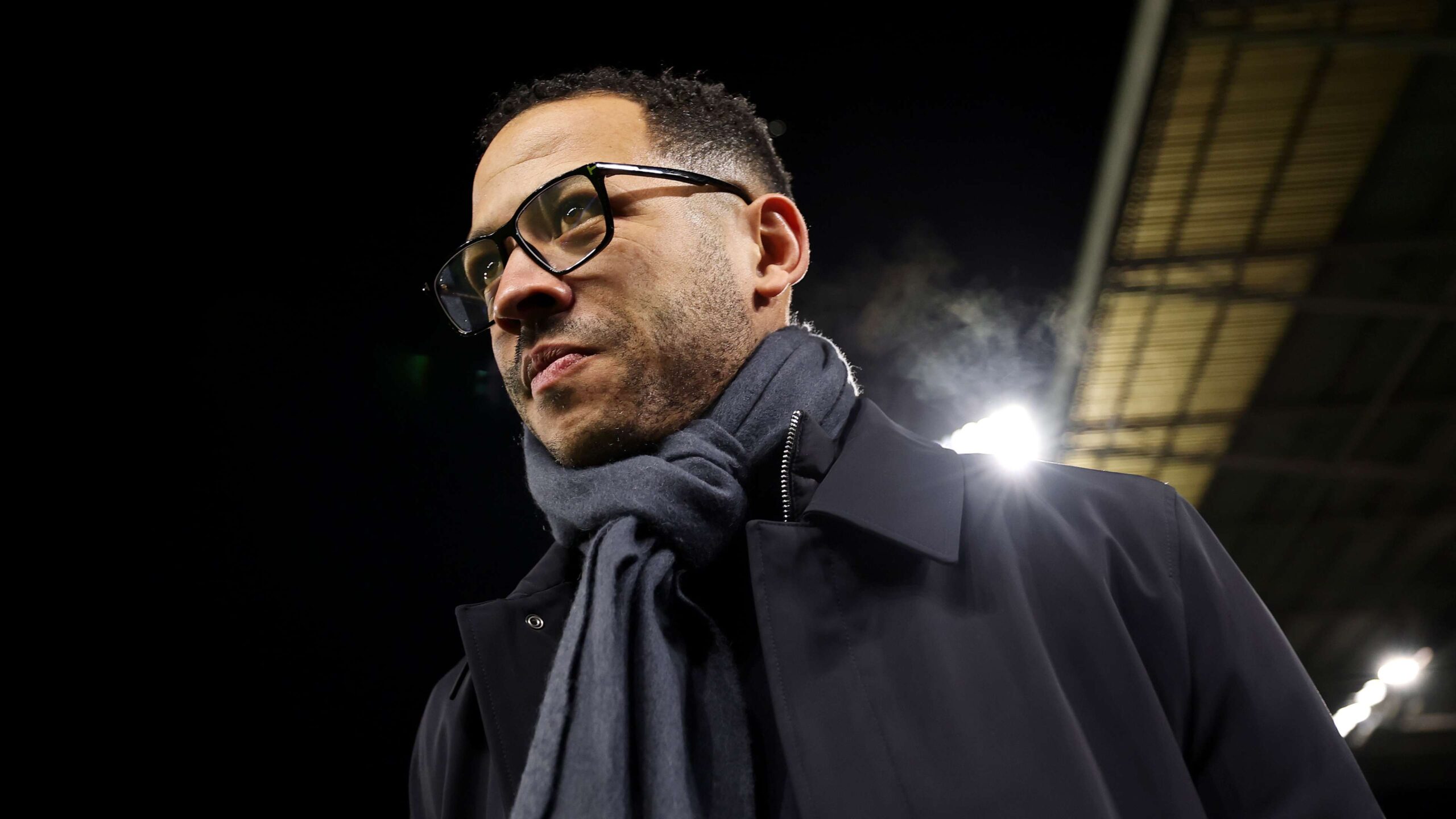 สุดยอด Class of '92 ตัวใหม่!? Liam Rosenior กุนซือใหม่ Chelsea ปรารถนาเลียนแบบทีม Man Utd ของ Sir Alex Ferguson ด้วยแข้งหนุ่มสิงห์บลูส์