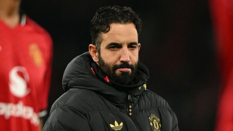เผย Ruben Amorim รู้ตั้งแต่แรกว่า Man Utd ไม่มีทางชนะจากการดูวิธีผูกเชือกรองเท้าของนักเตะ พร้อมแสดงความกังวลว่าทีม "แตกสลาย"