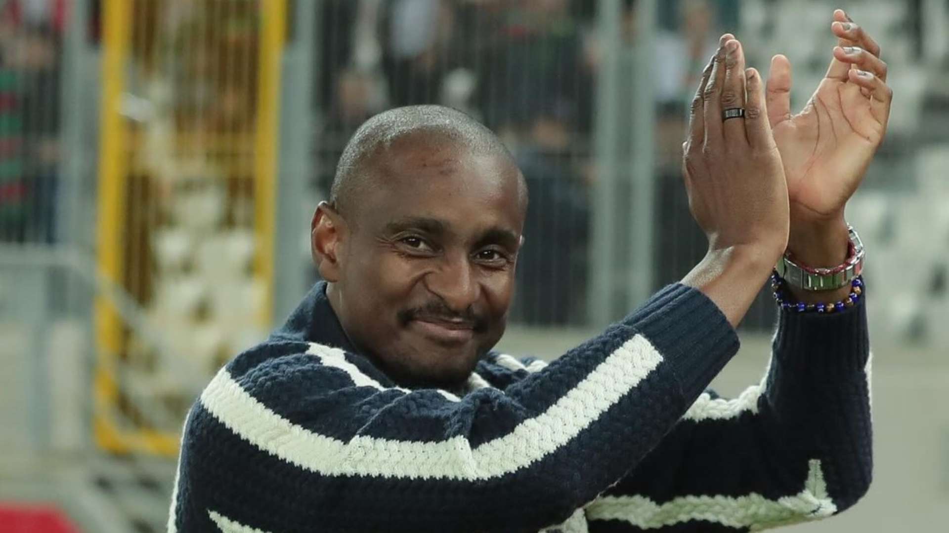Rhulani Mokwena: Kaizer Chiefs กำลังพิจารณาคว้าตัวอดีตกุนซือ Mamelodi Sundowns หลังผลงานโดดเด่นกับ MC Alger ใช่หรือไม่? 'ใช่ เราต้องพิจารณา!'