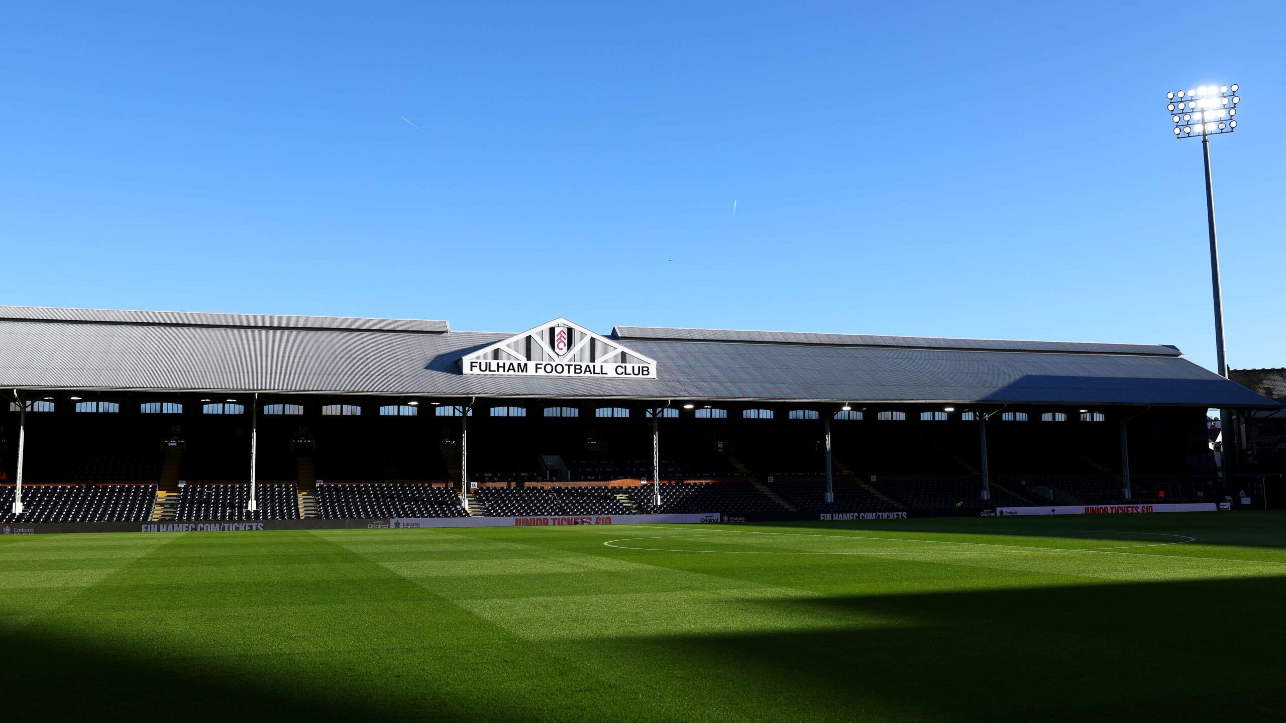 เปิดเหตุผลทำไมเกมพรีเมียร์ลีก ลิเวอร์พูล บุกเยือน Fulham ต้องเลื่อนแข่งขัน