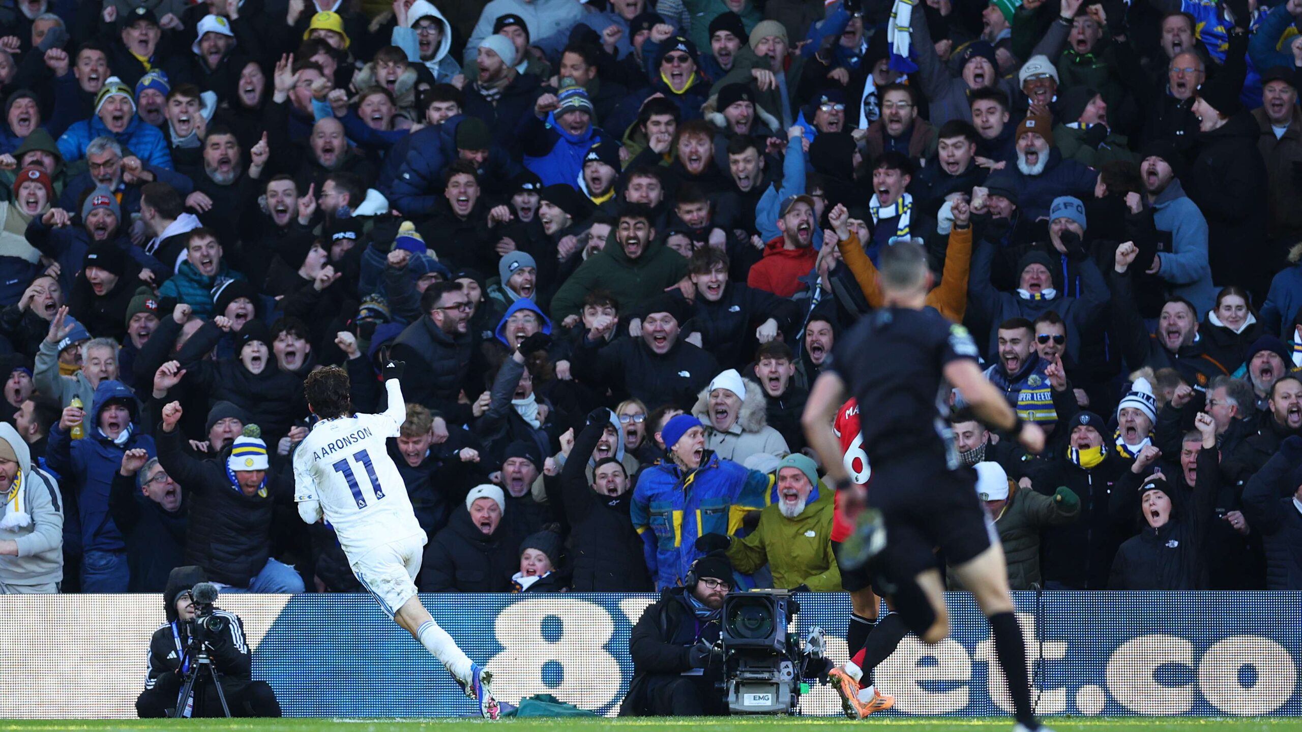 ฝันอเมริกัน! สตาร์ USMNT Brenden Aaronson ยิงประตูสุดเยือกเย็นพา Leeds แซงนำในศึกพรีเมียร์ลีกสุดมันส์กับ Man Utd