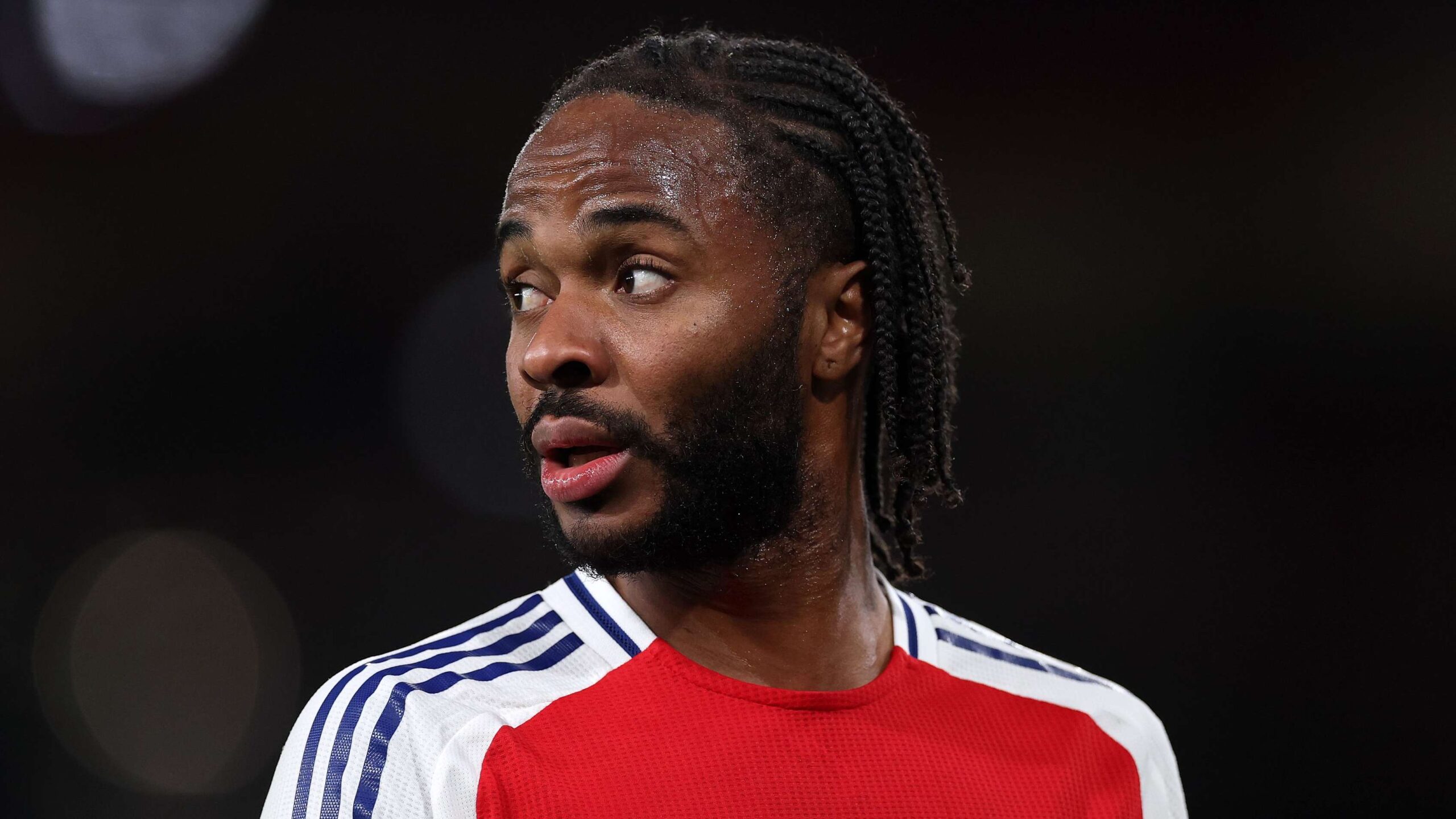 Raheem Sterling พร้อมอำลาลอนดอน หลังตำนานข่าวลือเรื่องถูกกีดกันที่เชลซีถูกเปิดโปง ท่ามกลางความสนใจจาก Crystal Palace, Fulham และ West Ham