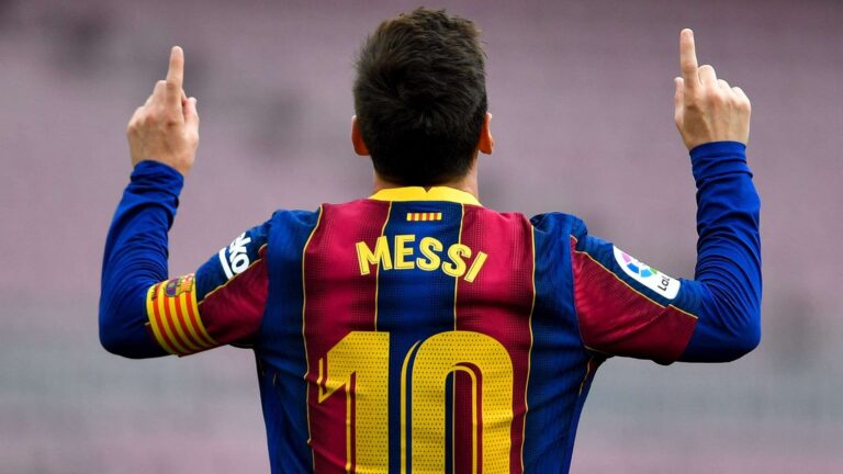เหตุผลที่การกลับมาค้าแข้งที่ Camp Nou ของ Lionel Messi ยังคงเป็นเรื่อง "ซับซ้อน" สำหรับ Barcelona ขณะที่ Deco ตอบเรื่องข่าวลือ Lewandowski และ Ter Stegen