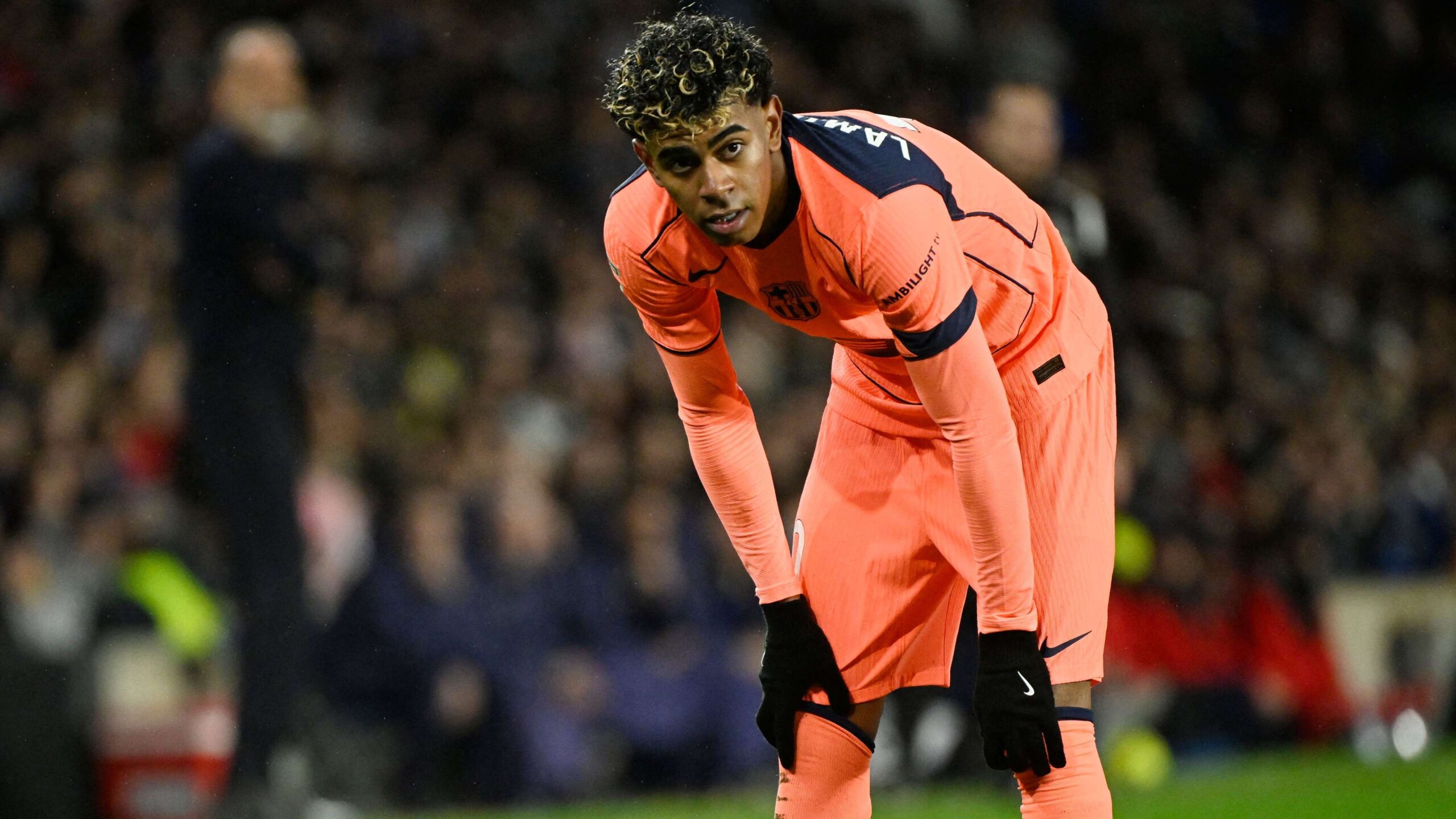 การให้คะแนนผู้เล่น Barcelona vs Real Sociedad: Lamine Yamal โชว์ฟอร์มเด่นแต่ไม่พาทีมชนะ บาร์เซโลน่าแพ 2-1 ต่อ Real Sociedad ทำให้จ่าฝูง La Liga ต้องลุ้นแชมป์กันใหม่หลังผลงานย่ำแย่ของ Joan Garcia