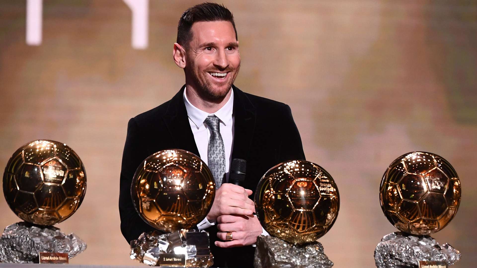 Ballon d'Or 2026: การคว้าแชมป์ฟุตบอลโลกของ Lionel Messi อีกรอบจะการันตี Ballon d'Or สมัยที่เก้า ขณะที่อดีตเพื่อนร่วมทีม Cristiano Ronaldo ทึ่งกับความยืนยาวของ Inter Miami และกัปตันทีม Argentina