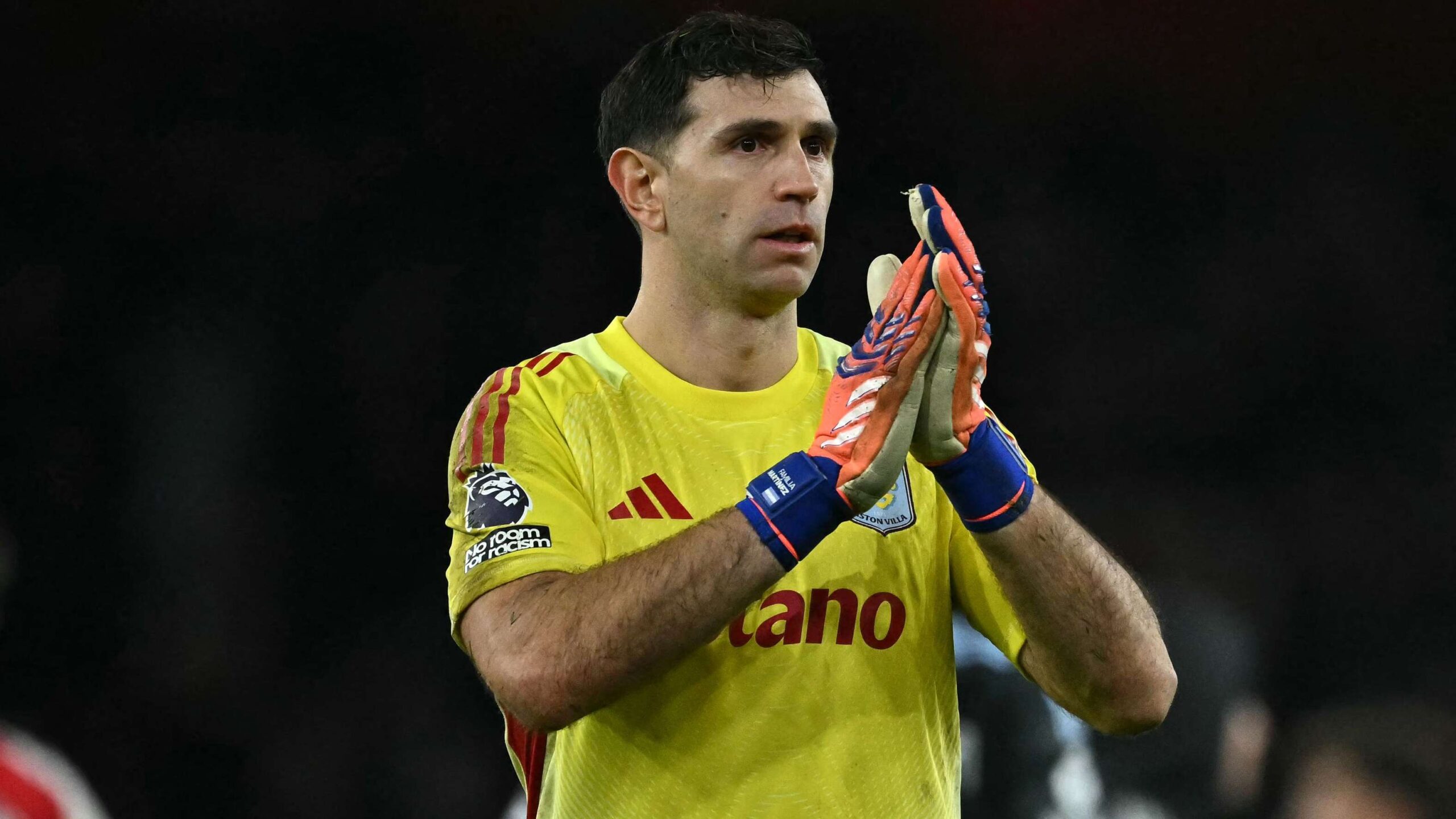 Inter Milan ผู้ชนะ Champions League สามสมัย เปิดการเจรจายาย Emiliano Martinez ขณะที่ Aston Villa ต่อสู้เพื่อรักษามือหนึ่ง
