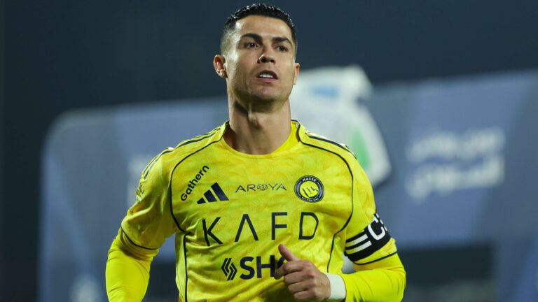 ผู้สมัครงานมีโอกาสได้ข้อตกลง £875,000 ต่อปีใน Saudi Pro League กับโอกาสเผชิญ Ronaldo, Mane และ Mahrez