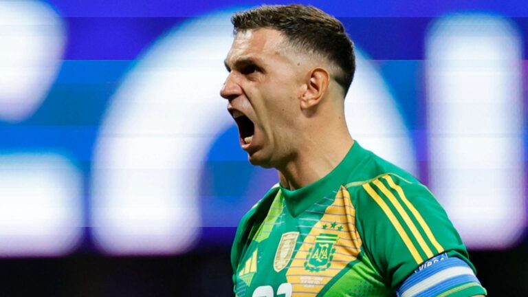 ไม่ชอบวิธีเขา! เอมี มาร์ติเนซ ถูกคู่แข่งระดับนานาชาติตำหนิเรื่องความโอหัง แม้เป็นผู้รักษาประตูคว้าแชมป์โลกของอาร์เจนตินา