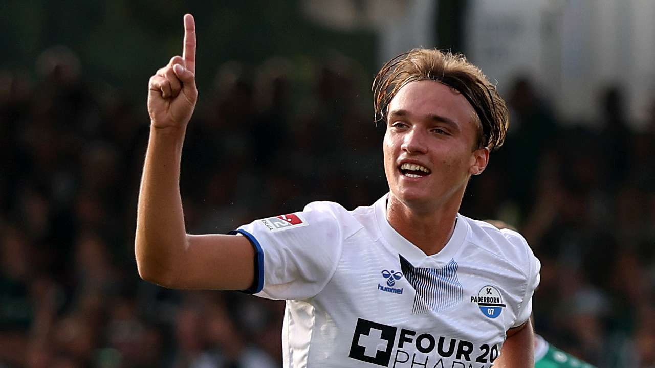 ลูกชายผู้จัดการทีมพรีเมียร์ลีกของฟาร์เก้ ย้ายซบฮอฟเฟนไฮม์ ทีมลุ้นแชมป์บุนเดสลีกา ในวันเดดไลน์