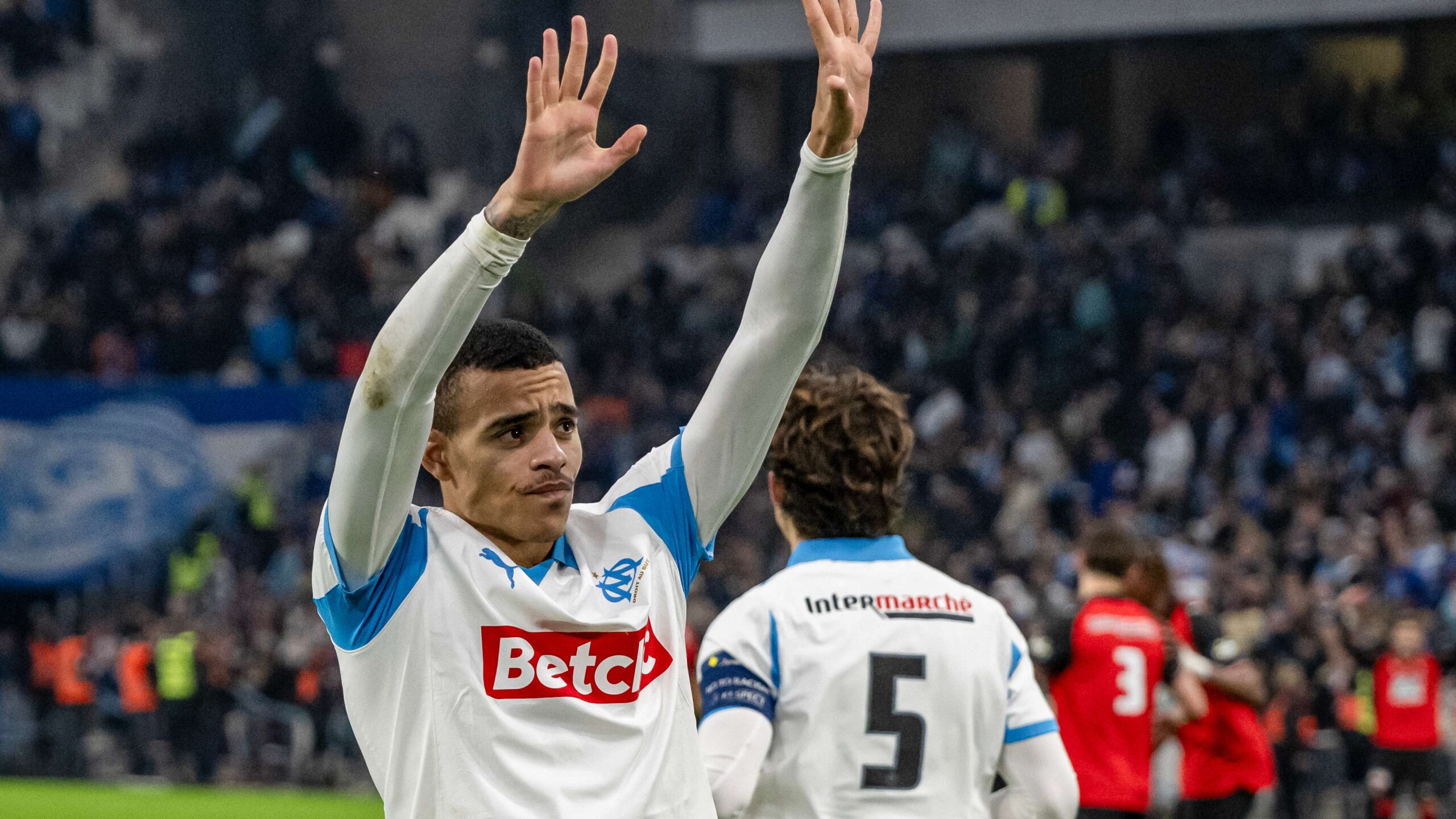 มาร์เซย์บุกอัดเรนส์ 3-0 ผ่านเข้ารอบแปดทีม Coupe de France โดย เมสัน กรูนวูด ซัดประตูที่ 22 ของฤดูกาล ขณะที่ อีธาน นวันเนอรี รอดถูกใบแดง