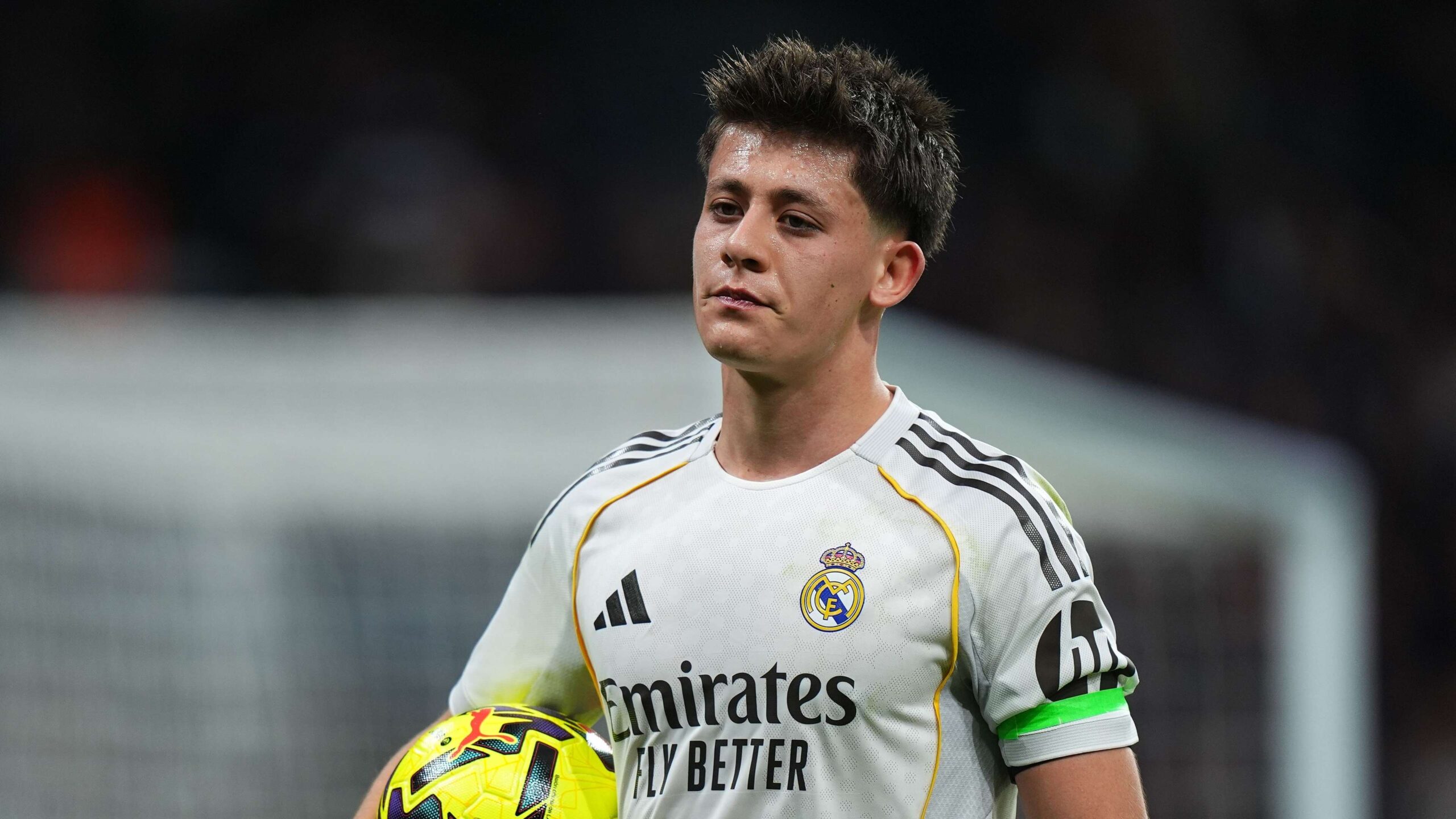 อาร์ดา กูเลร์ ถูกกลั่นแกล้งในเรอัล มาดริด เผยเบื้องหลังห้องแต่งตัวอีโก้สูง