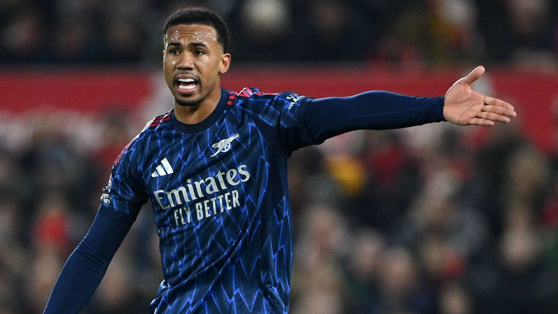 กาเบรียล รอดใบแดง เกมอาร์เซนอลพบเบรนท์ฟอร์ด กระทบลุ้นแชมป์พรีเมียร์ลีก