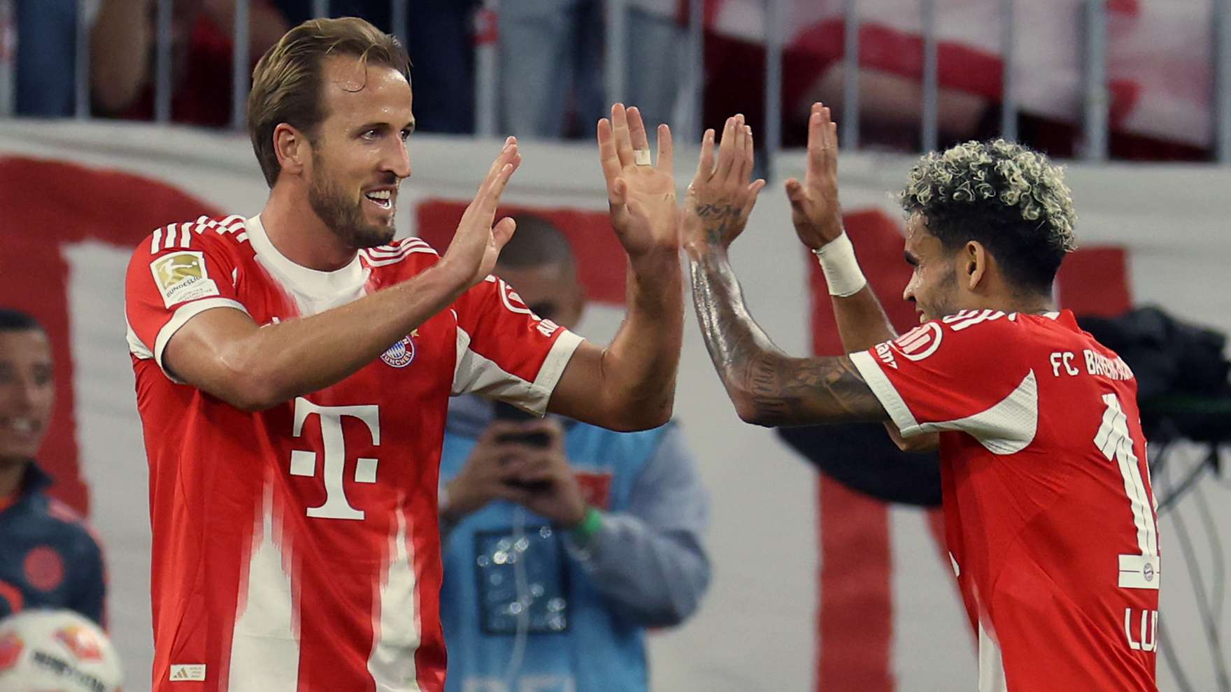 มันคือเครื่องจักร! ดิอาซภูมิใจที่ได้ร่วมทีมกับ แฮร์รี เคน ที่ บาเยิร์น และเผยอิทธิพลของกองหน้าชาวอังกฤษ