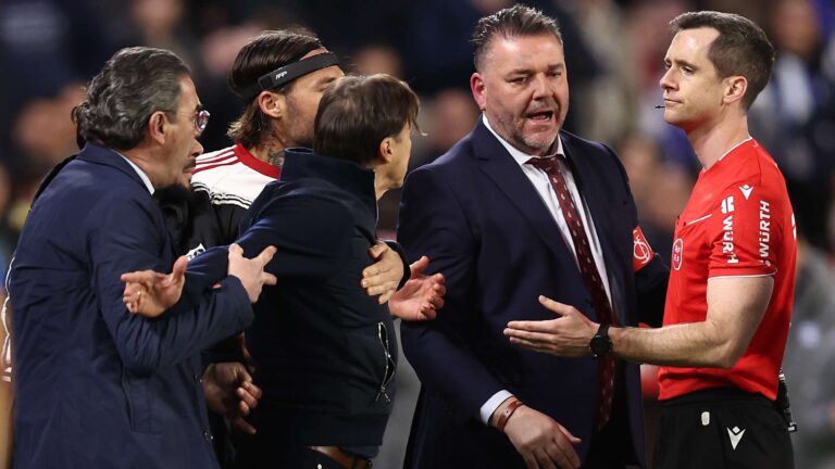 มาติอัส อัลเมยด้า โค้ชเซบีย่า ถูกแบนเจ็ดเกม หลังเหตุวุ่นในลา ลีกา พร้อมผู้เล่นสองรายถูกลงโทษ