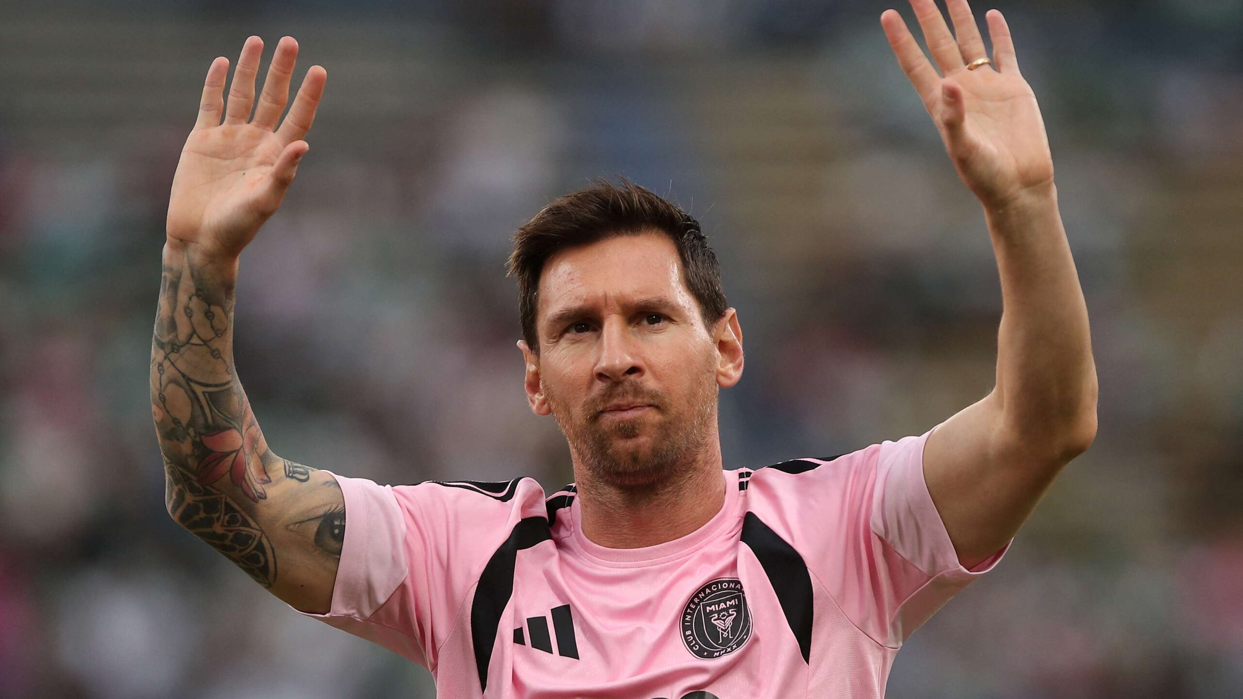 หนึ่งในความผิดพลาดเชิงกลยุทธ์ที่ใหญ่ที่สุด! ผู้สมัครชิงประธานบาร์เซโลนาเผยแบนเนอร์เมสซีในแคมเปญล่าสุด