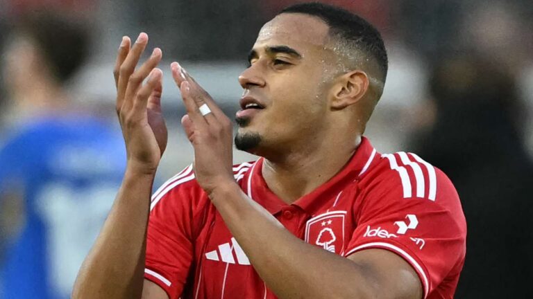 แมนยูฯ และ เชลซี เล็ง มูริลโล่ ปราการหลังบราซิเลียน ด้านตำนานฟอเรสต์ชี้ว่าเป็นผู้เล่นดีที่สุดของสโมสร