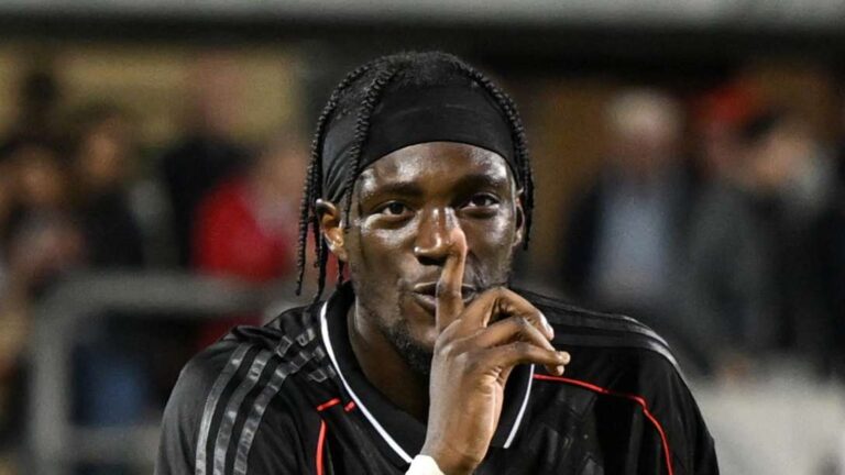 แทมมี่ อาบราฮัม ยืนยัน แอสตัน วิลล่า ยังอยู่ในเส้นทางลุ้นแชมป์ พรีเมียร์ลีก ตามจี้ อาร์เซนอล