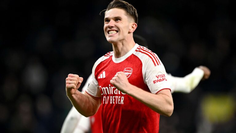 อาร์เซนอลกลับมาฟื้นฟูฟอร์ม หลังประชุมทีมร้อนแรงนำไปสู่การถล่มสเปอร์ส 4-1