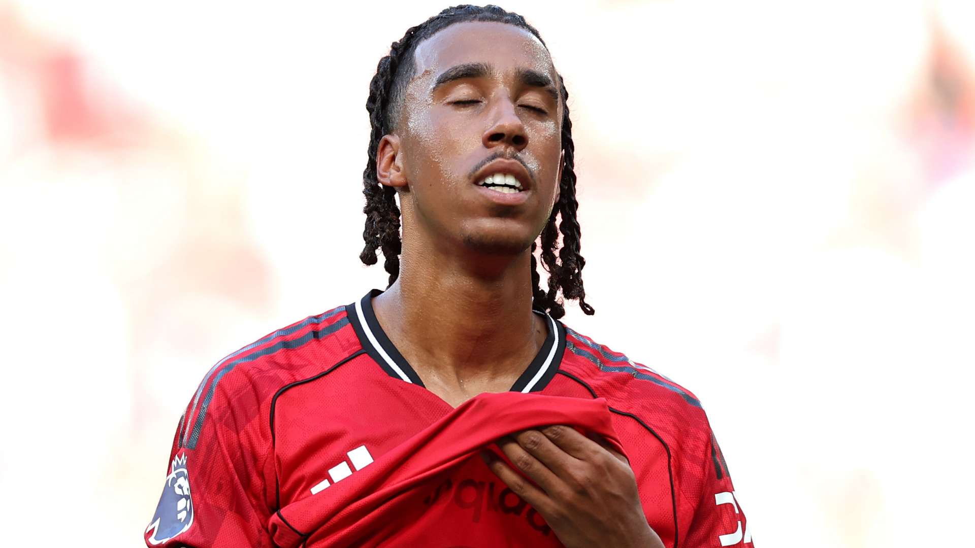 โยโร แมนเชสเตอร์ ยูไนเต็ด ถูกสั่งห้ามขับรถ 6 เดือน และปรับเงิน หลังขับเร็ว 72 ไมล์ต่อชั่วโมงในวิททิงตัน