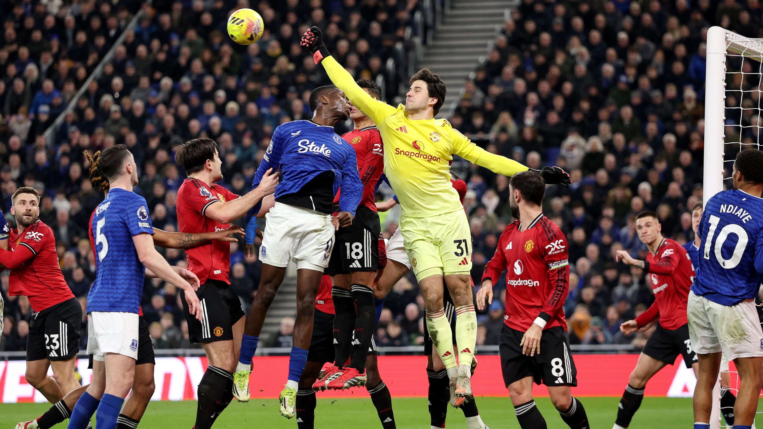 เซนน์ ลัมเมนส์: ผู้รักษาประตูวัย 23 สร้างฟอร์มน่าประทับใจช่วยแมนยูบุกชนะเอเวอร์ตัน 1-0