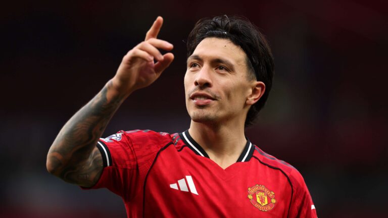 ไมเคิล คาร์ริก อัปเดตอาการ มาร์ติเนซ หลังแนวรับแมนยูพลาดช่วยชนะ เอฟเวอร์ตัน