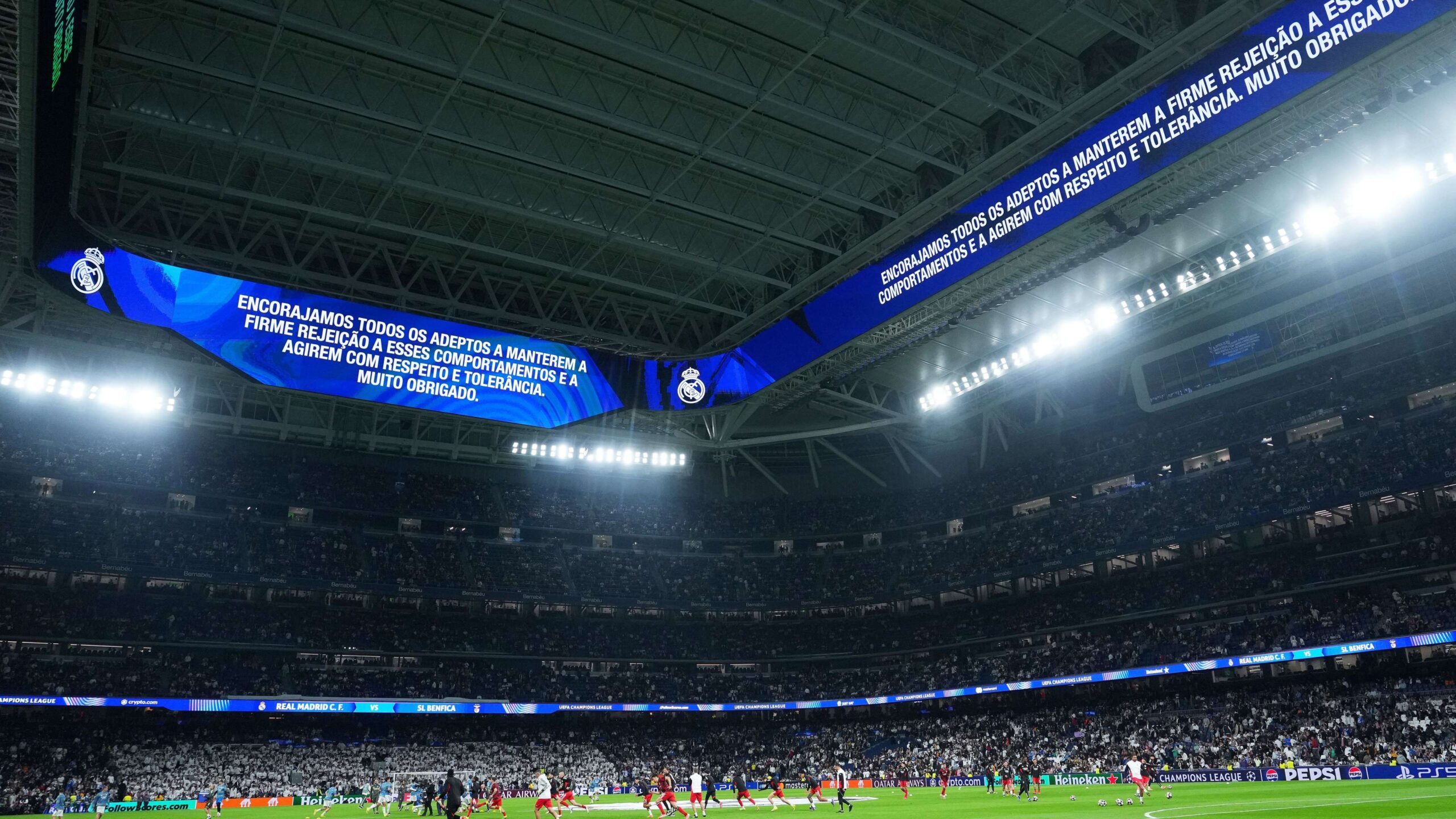 Real Madrid ยืนยันแบนแฟนบอลที่ถูกถ่ายทอดทีวีทำท่าสัญลักษณ์นาซี ระหว่างเกมกับเบนฟิกา