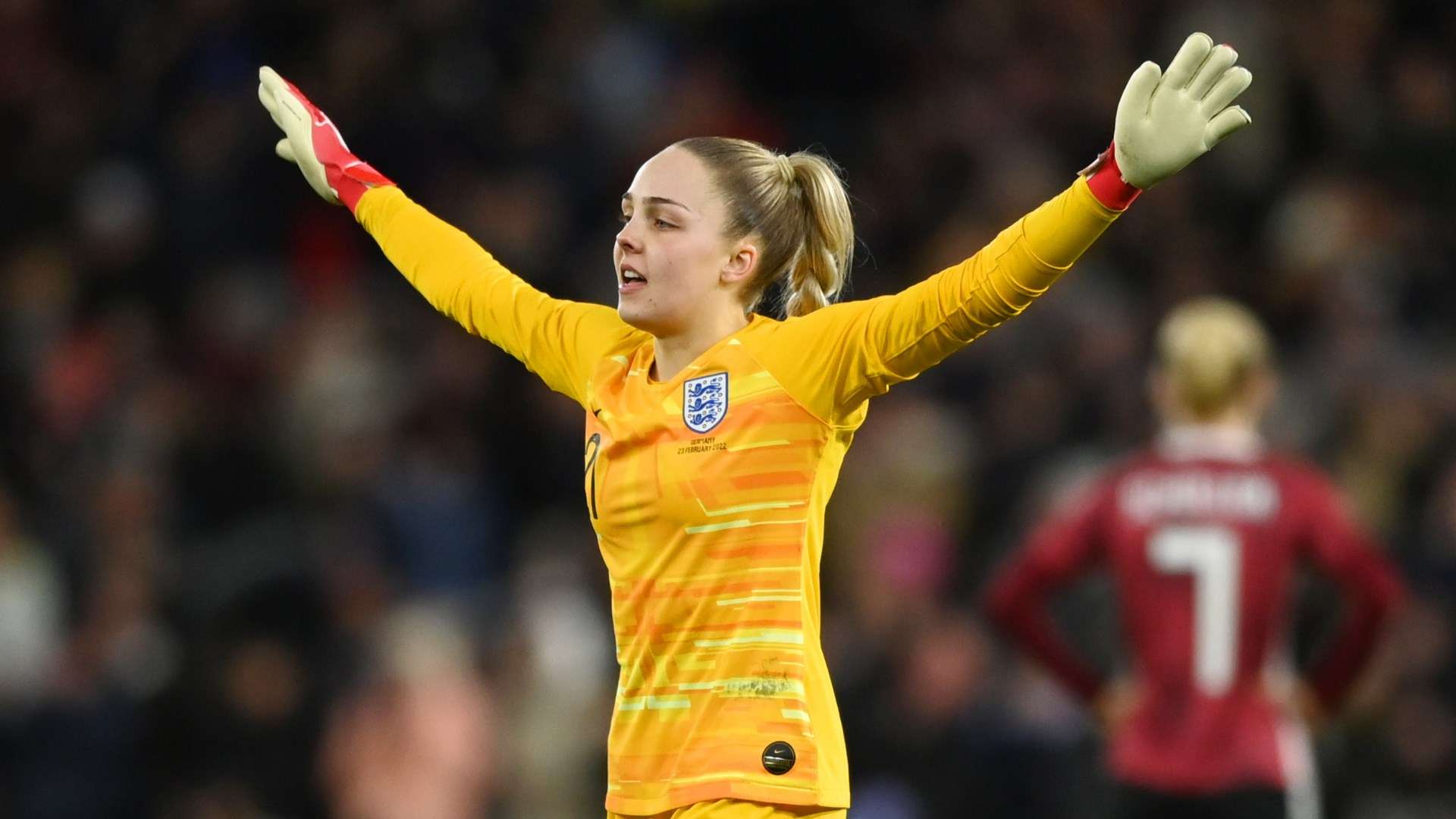 เอลลี่ โรเบิร์ก: เส้นเลือดสมองอุดตันที่อายุ 24 ปี ก้าวสู่การคัมแบ็กกับทีมชาติอังกฤษหญิง