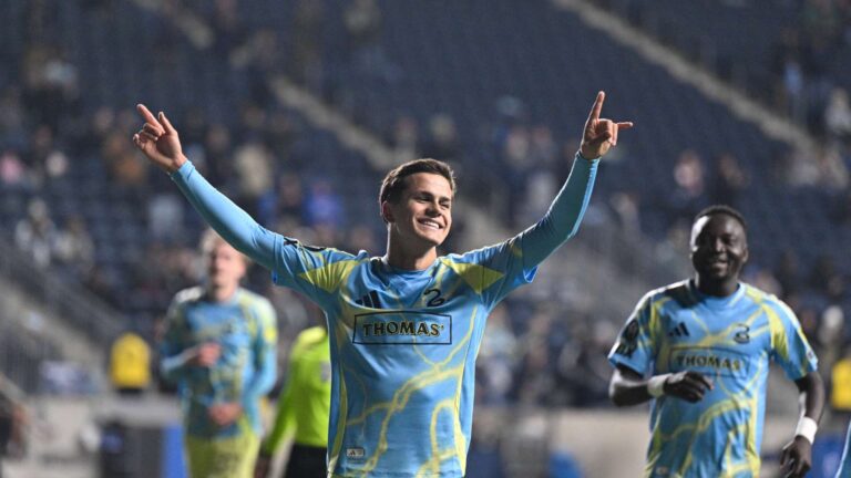 แคเวน ซัลลิแวน ดาวรุ่งอเมริกันของ แมนเชสเตอร์ ซิตี้ ทำสองประตูพร้อมสองแอสซิสต์ พา ฟิลาเดลเฟีย ยูเนี่ยน ถล่ม เดเฟนซ์ ฟอร์ซ เอฟซี 7-0 ในศึก คอนคาคาฟ แชมเปียนส์ คัพ