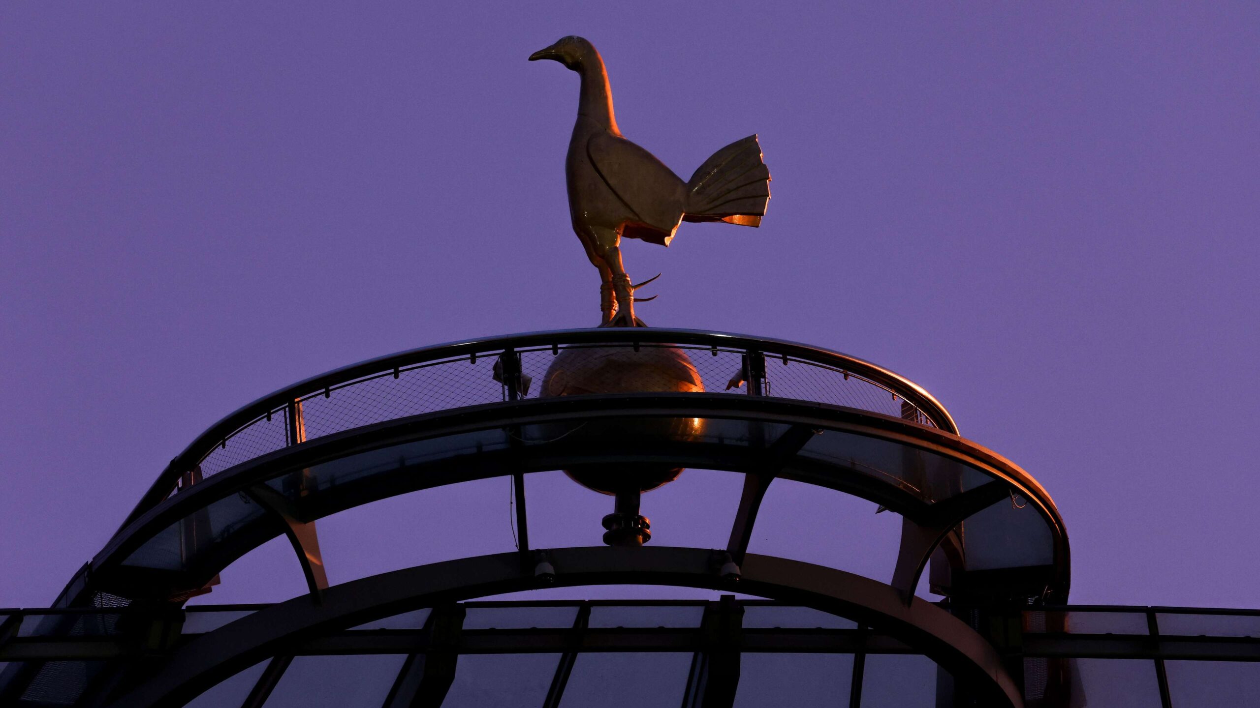 ท็อตแนมไม่พอใจอย่างลึกซึ้งกับผู้สอดแนมใหม่ที่สนับสนุนอาร์เซนอล หลังโพสต์โซเชียล