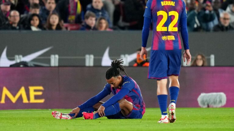 บาร์เซโลนา เจออาการบาดเจ็บอีกราย คูเด ถูกเปลี่ยนออกก่อน 11 นาที ในเกมบิ๊กแมตช์กับแอตเลติโก มาดริด