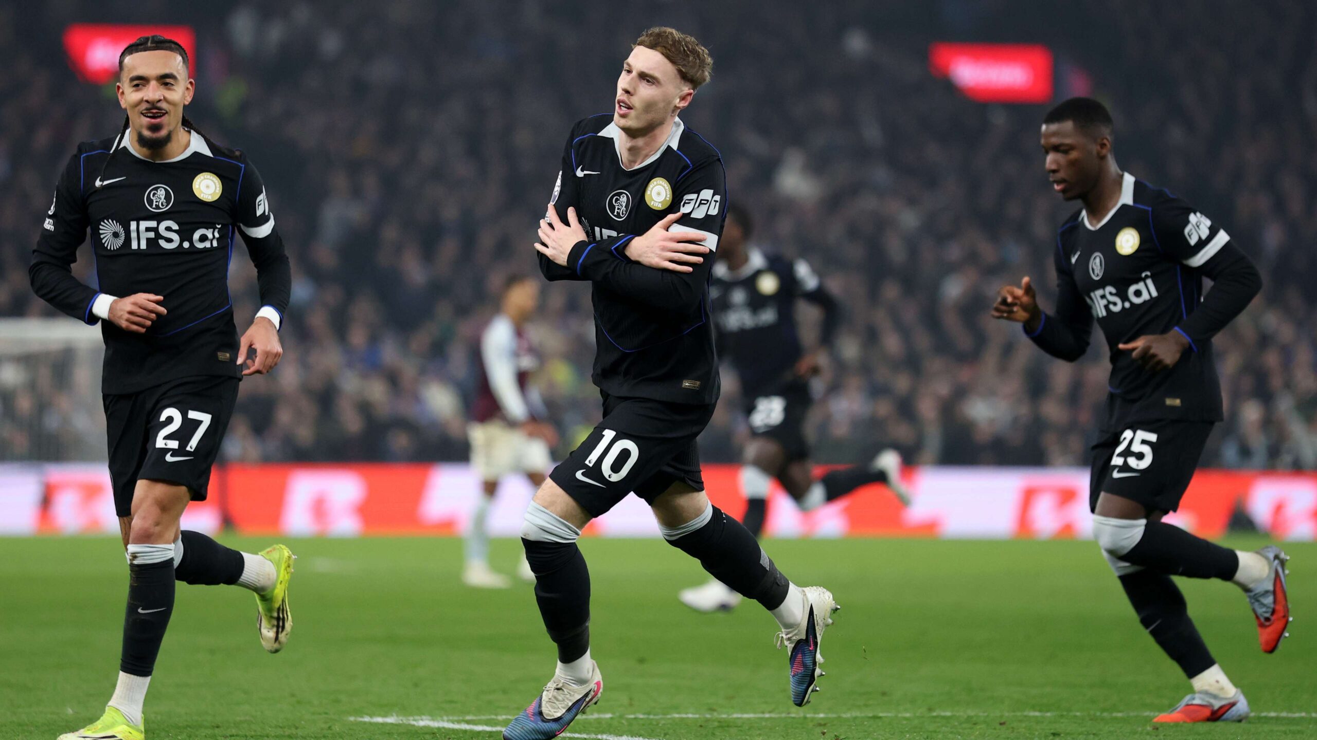 โคล พอลมาร์ ล้อเลียนท่าเฉลิมฉลองของ อามาดู โอนานา หลังเชลซีถล่ม แอสตัน วิลล่า 4-1 พร้อมทำลายสถิติไม่ใช่จุดโทษถึง 107 นัด