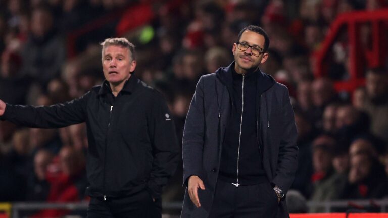 ลิอาม โรเซนีออร์ ยกย่องความกล้าหาญของเวรกซ์แรม แต่ยืนยันจังหวะ VAR ใบแดงและประตูที่ถูกเว้นยังถูกต้อง