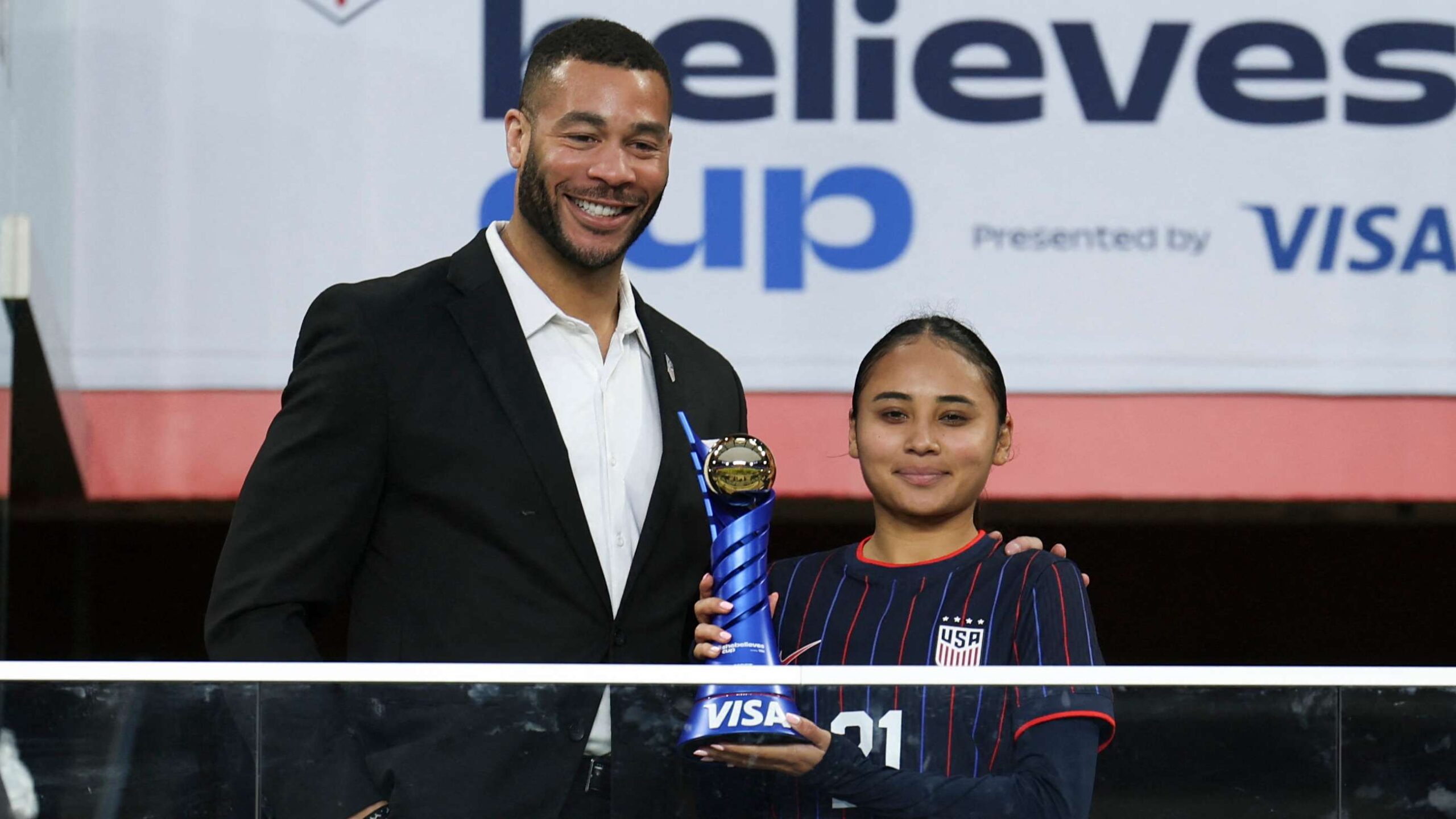 อลิสซา ธอมป์สัน ยิงประตูชัยนาทีที่ 82 พาทีมชาติหญิงสหรัฐคว้าแชมป์ศึกศึกชีเบลิฟส์ คัพ สมัยที่ 8