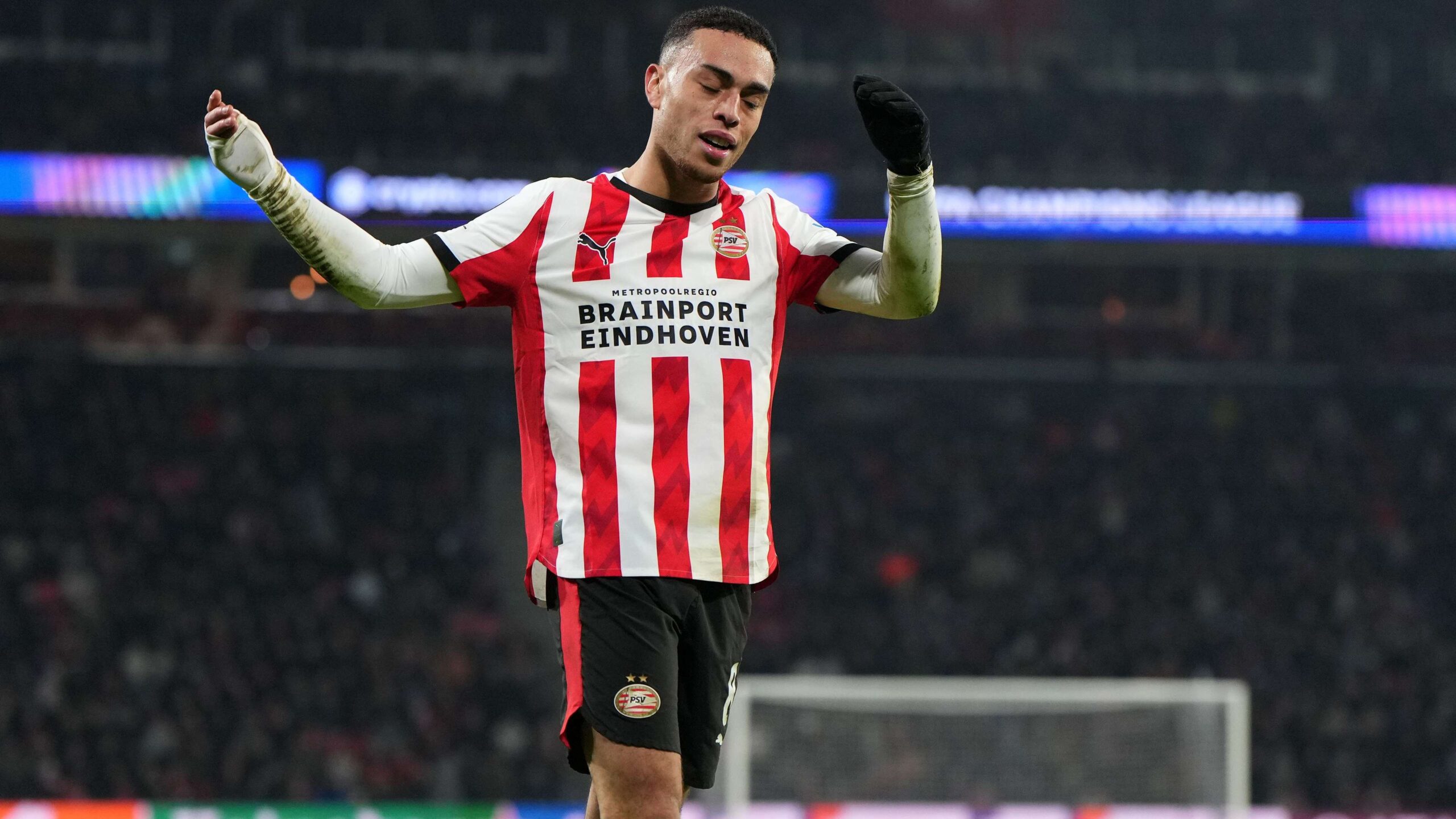 เซร์จิโน เดสต์ เผชิญอาการบาดเจ็บกล้ามเนื้อหลังต้นขา หลังลงสนามให้ พีเอสวี กระทบความพร้อมลุยฟุตบอลโลก 2026