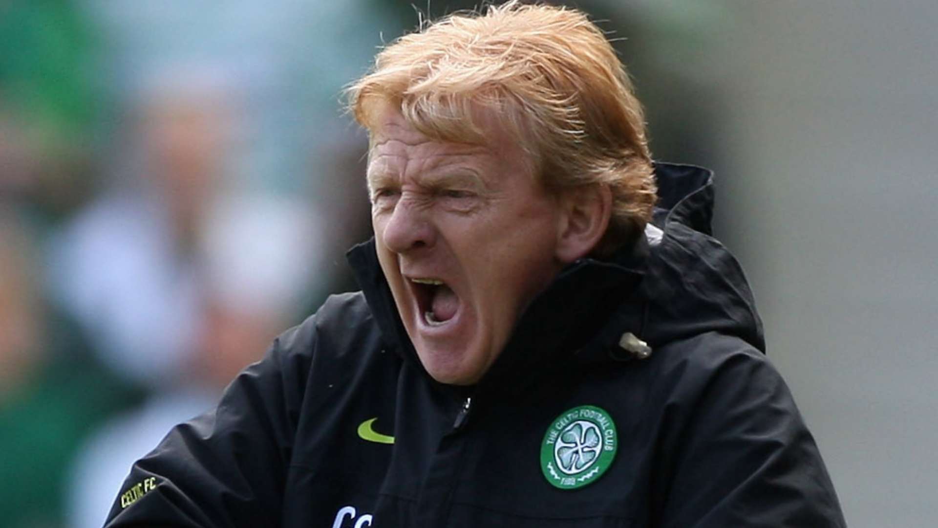 สตราเชียนถามทำไมผู้จัดการต้องตอบสนองต่อแฟนบอลสวมหน้ากากและชกตำรวจ หลังระยะเวลาคุมทีมสั้นๆ ของนานซี-อังเก โพสเทโกกลู ในศึกออลด์ ฟิร์ม