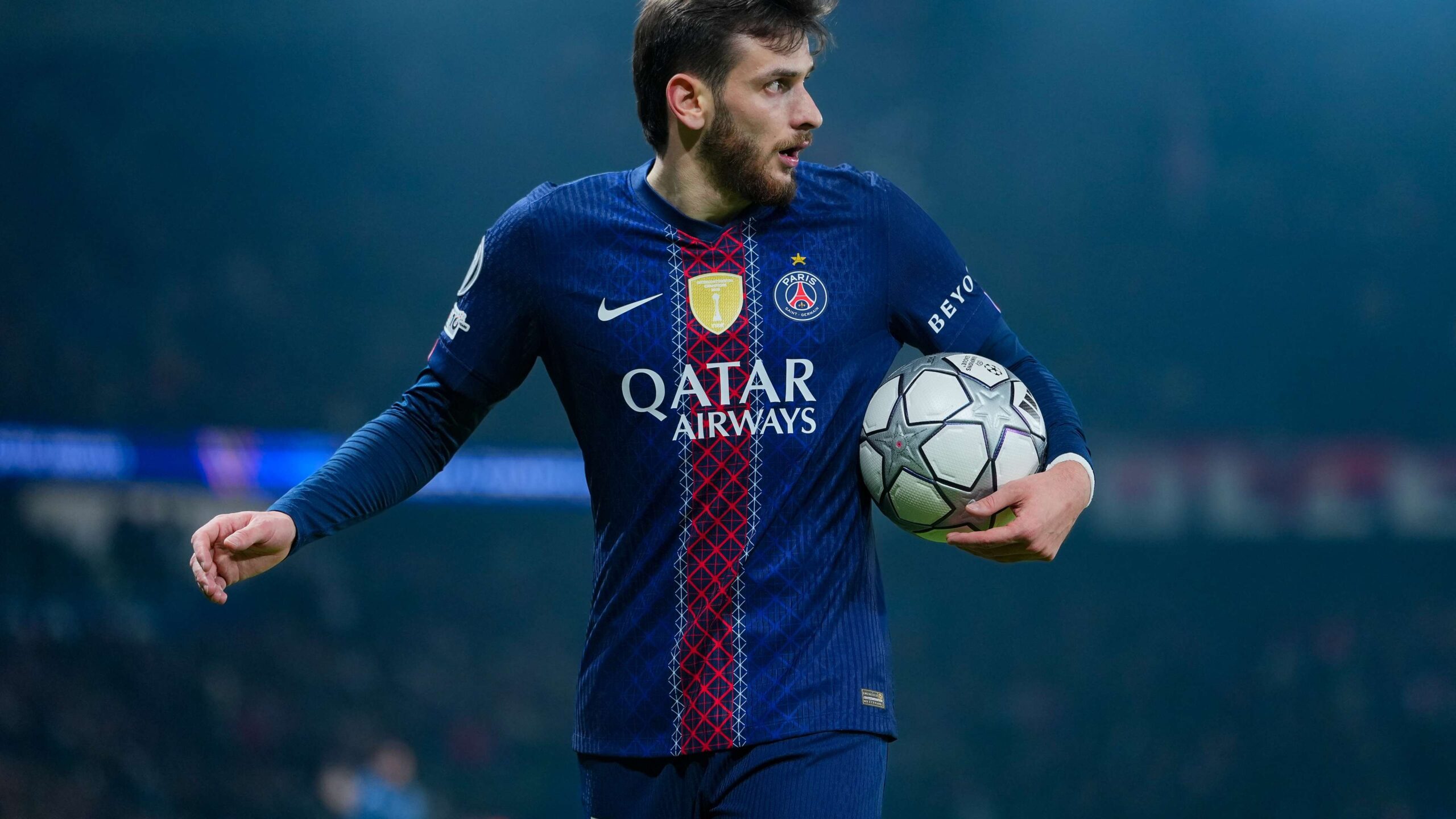 ควาร์าตสเคเลีย เปรียบมาราโดน่าเป็นภาระหนัก หลังย้ายจากนาโปลีสู่ปารีส แซงต์-แชร์กแมง