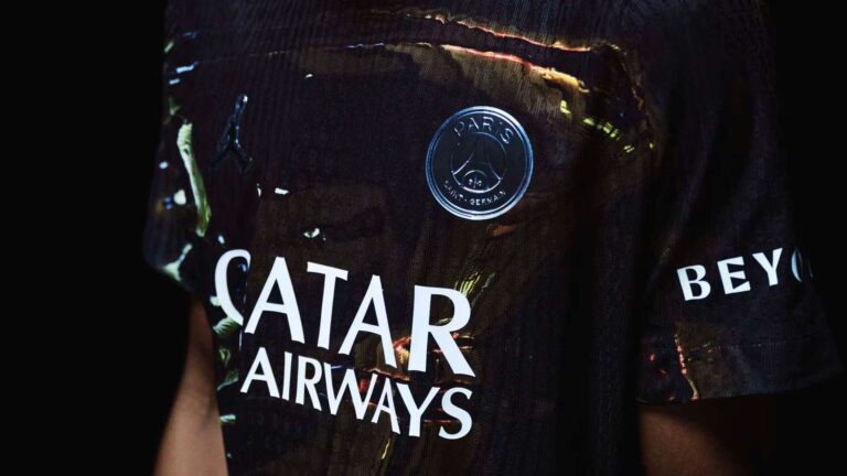 PSG ปล่อยเสื้อไนท์ อิดิชั่น ใหม่จากไนกี้ x จอร์แดน ดีไซน์ล้ำสะท้อนแสงยามค่ำคืนปารีส