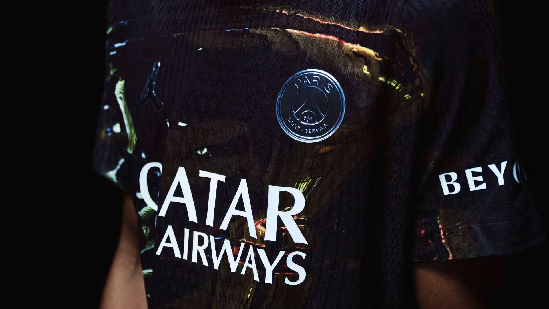 PSG ปล่อยเสื้อไนท์ อิดิชั่น ใหม่จากไนกี้ x จอร์แดน ดีไซน์ล้ำสะท้อนแสงยามค่ำคืนปารีส
