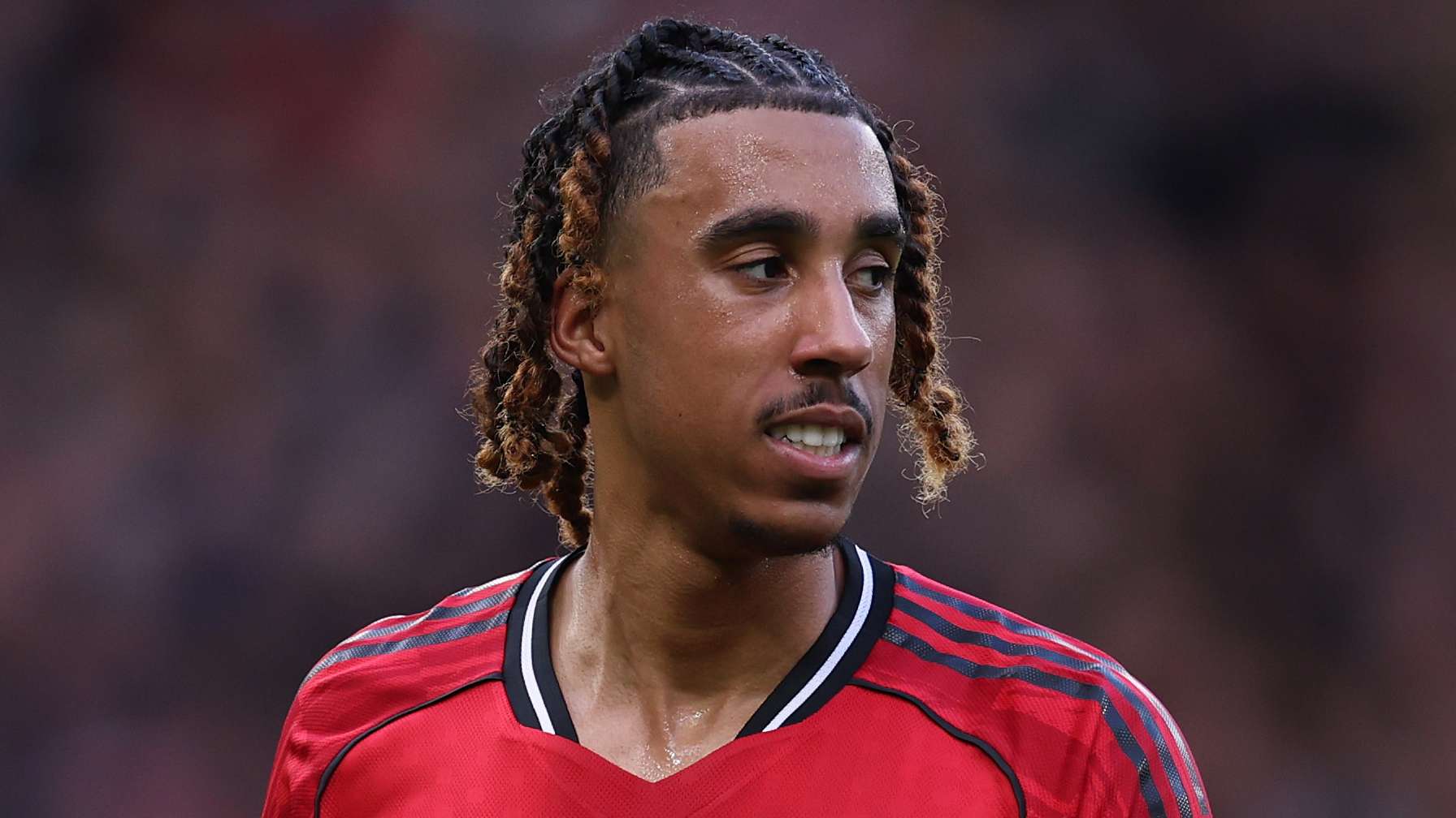 เฟอร์ดินานด์เตือนโยโร: กองหลังแมนยูถูกทดสอบทางกายในพรีเมียร์ลีก