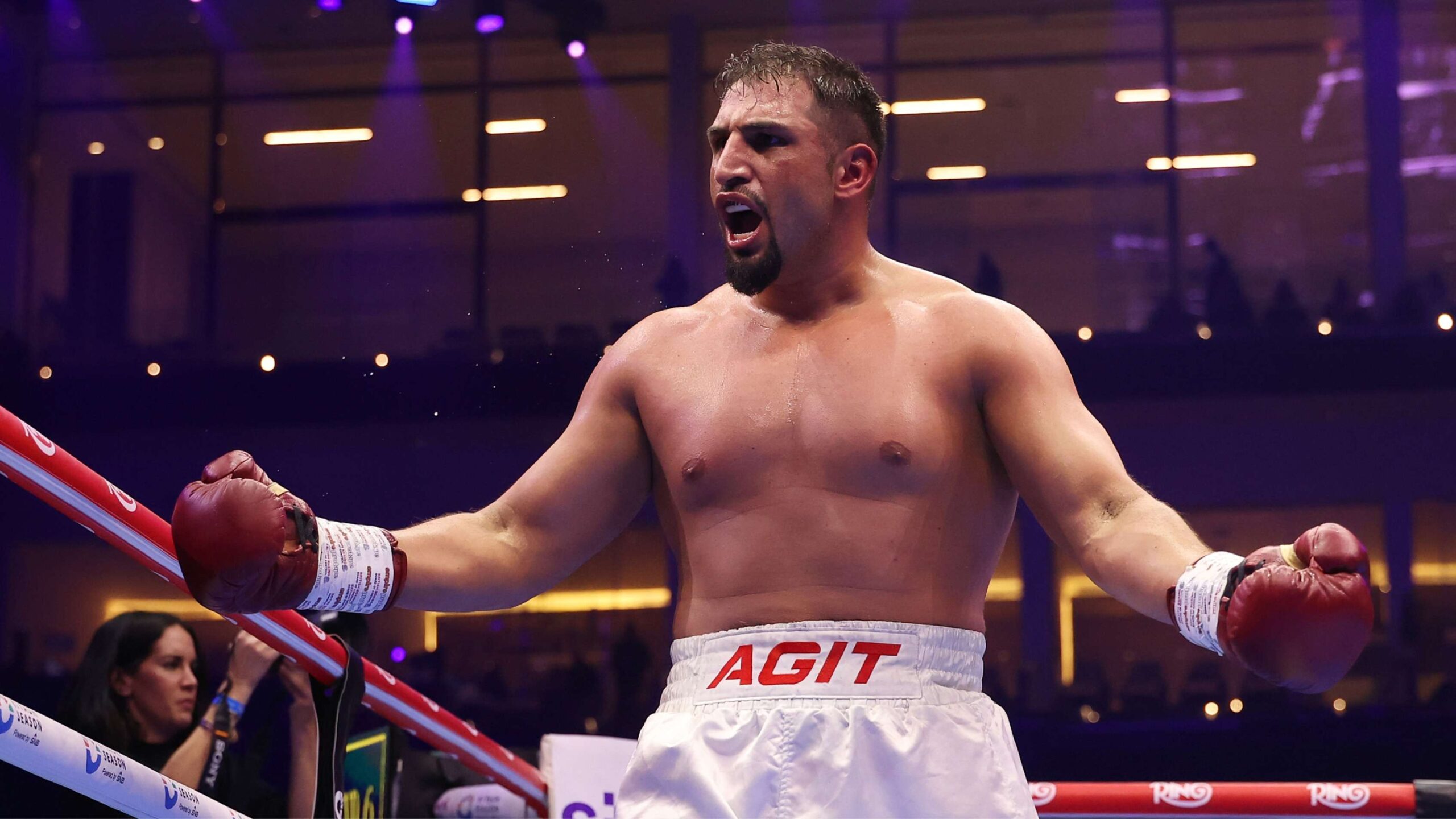 เงินเป็นเป้าหมายเดียว? อกิจ กาบายเอลจี้ถาม อเล็กซานเดอร์ อูซิค