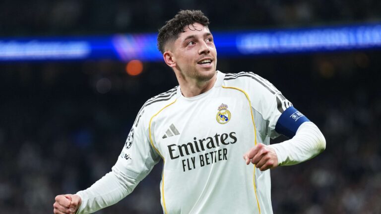 เทรนต์ อเล็กซานเดอร์-อาร์โนลด์ ชี้ บัลเวร์เด คือผู้เล่นที่ถูกประเมินค่าต่ำสุดในโลก หลังแฮตทริคของมาดริดถล่มแมนเชสเตอร์ ซิตี้ในยูฟ่า แชมเปียนส์ ลีก