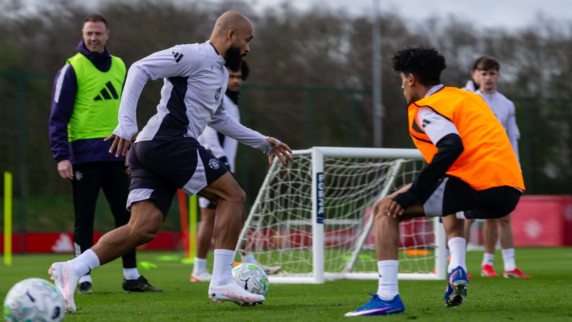 แมนเชสเตอร์ ยูไนเต็ด ปลุกกระแส เจเจ เกเบรียล ดาวรุ่งวัย 15 ปี ร่วมซ้อมชุดใหญ่ภายใต้ ไมเคิล คาร์ริค