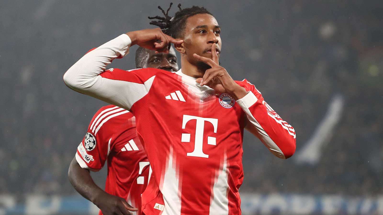 FC บาเยิร์น ข่าวล่าสุด: ไมเคิล โอลีซเลือก ทอม บิชอฟ เป็นผู้เตะฟรีคิกที่ดีที่สุดของสโมสร