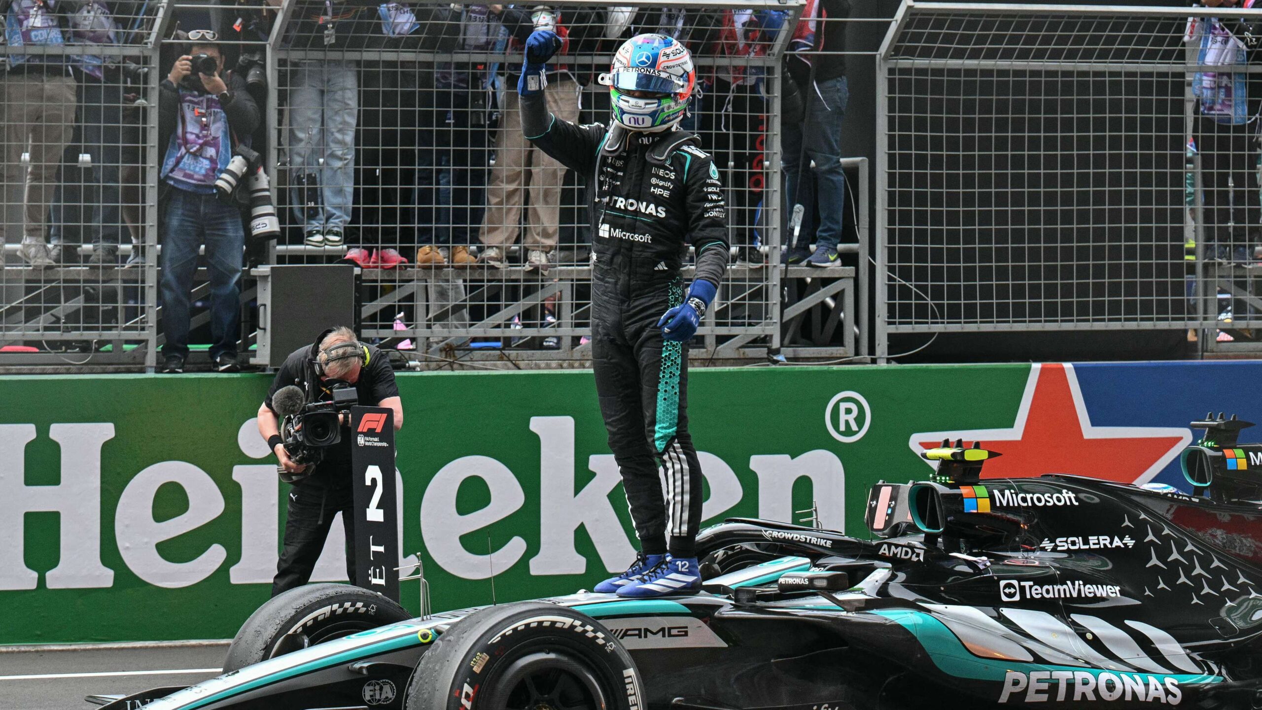 คิมี อันโตเนลลี่ สร้างประวัติศาสตร์คว้าชัยชนะฟอร์มูล่าวันในวัย 19 ปี พาอิตาลีขึ้นโพเดียมสูงสุดหลังห่างหายกว่า 20 ปี