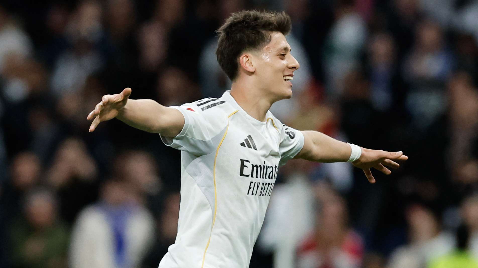 วิดีโอไม่ดูไม่ได้ อาร์ดา กูเลร์ ซัดไกลจากกลางสนาม 68 เมตร พา เรอัล มาดริด บด เอลเช 4-1