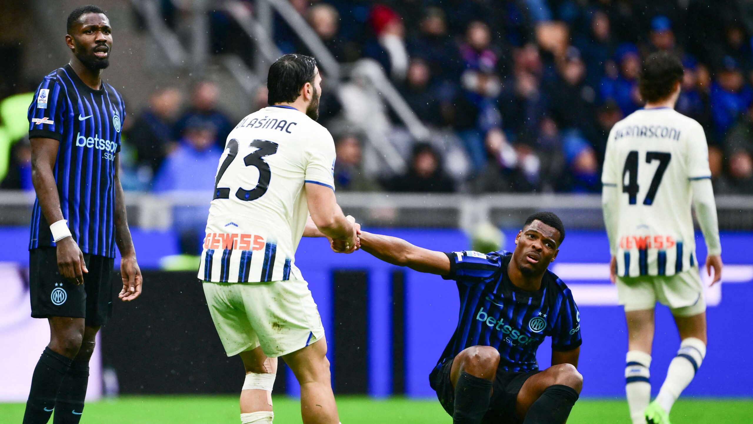 อินเตอร์เดือด! อ้างจุดโทษฟาล์วโดย เอเดอรสัน ต่อ แดมฟรีส์ ในแมทช์ อินเตอร์ พบ อตาลันตา